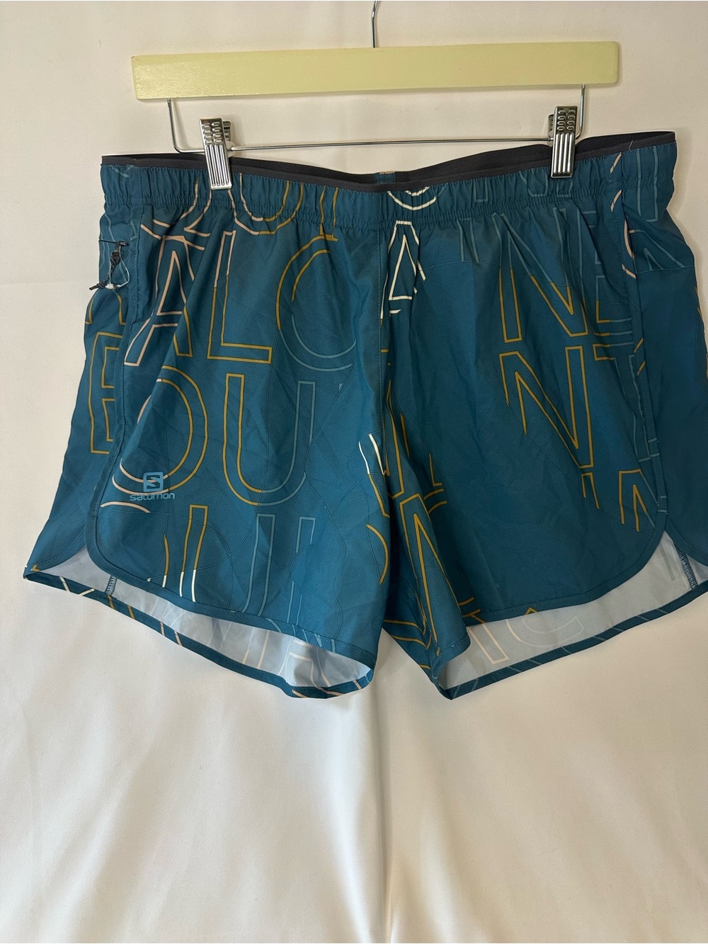 Salomon Women's Size XL Teal Graphic Print Lined Activewear Shorts